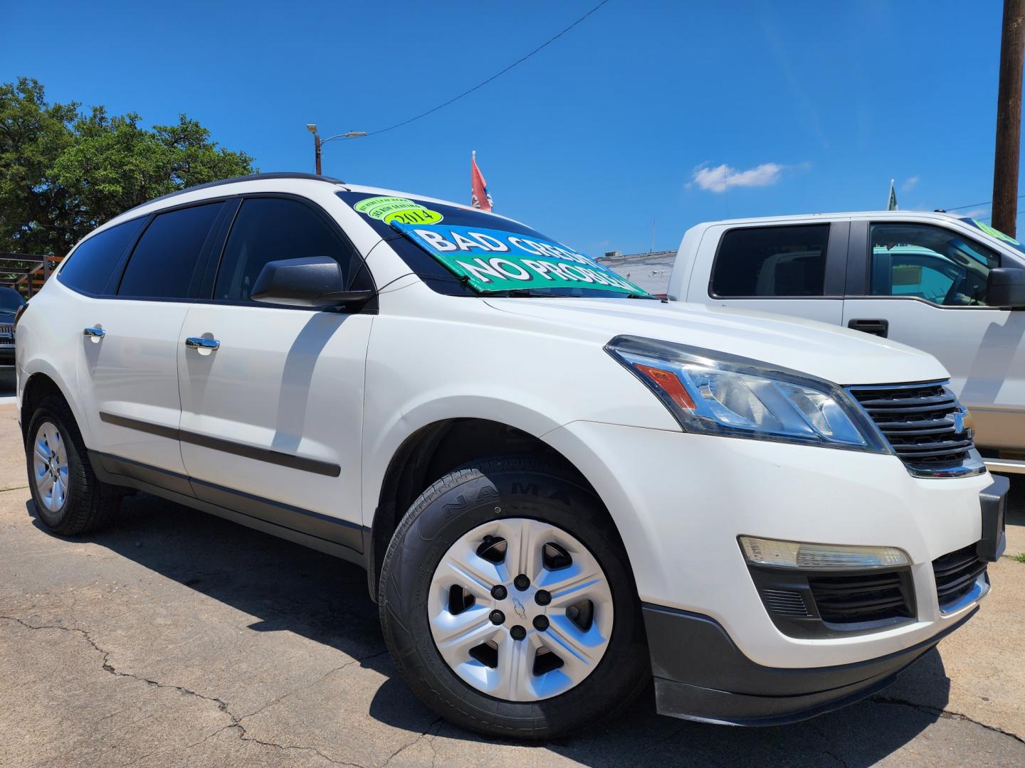 2014 WHITE Chevrolet Traverse LS w/PDC (1GNKRFED1EJ) with an 3.6L V6 DOHC 24V engine, 6-Speed Automatic transmission, located at 2660 S.Garland Avenue	, Garland, TX, 75041, (469) 298-3118, 32.885387, -96.656776 - CASH$$$$$$ TRAVERSE!! This is a very clean 2014 Chevrolet Traverse LS w/PDC SPORT UTILITY! 3rd Row Seating! Come in for a test drive today. We are open from 10am-7pm Monday-Saturday. Call us with any questions at 469.202.7468, or email us at DallasAutos4Less.com. - Photo#0